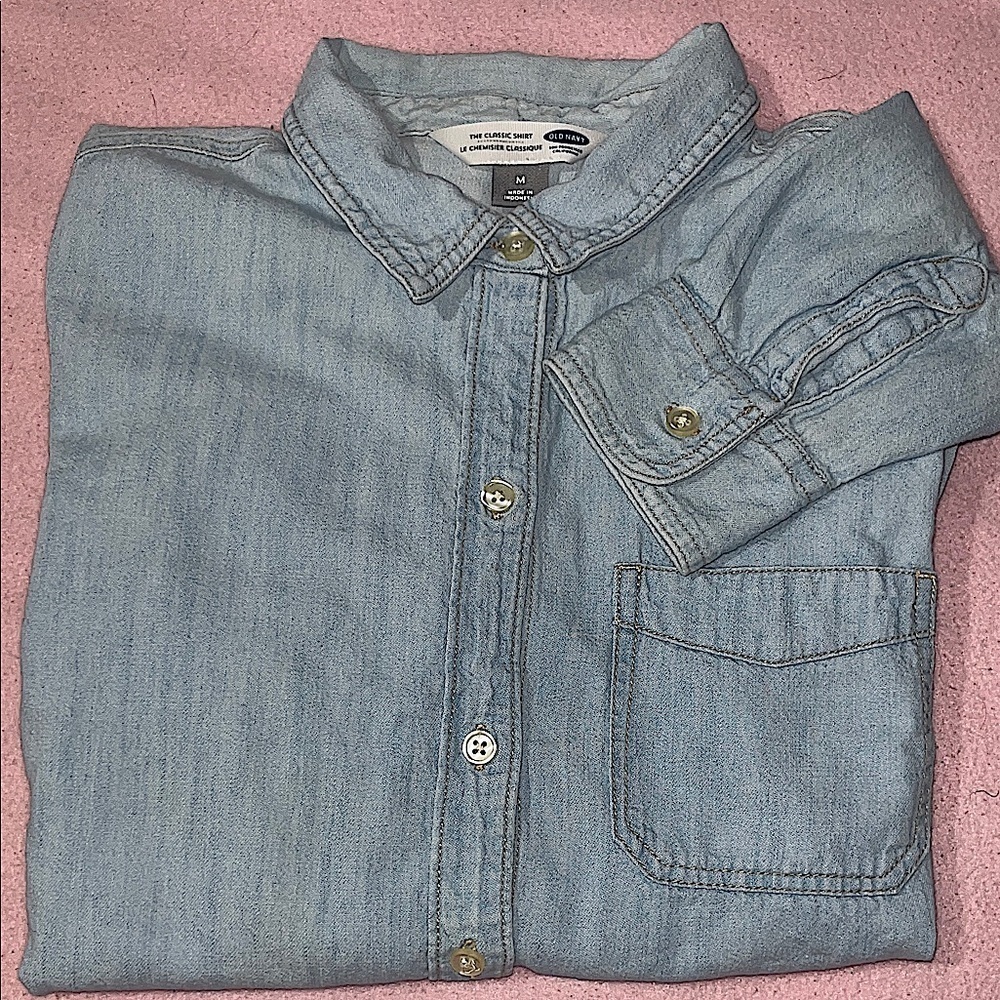 Women's Old Navy The Classic Shirt Light Wash Denim/Chambray Size Medium
